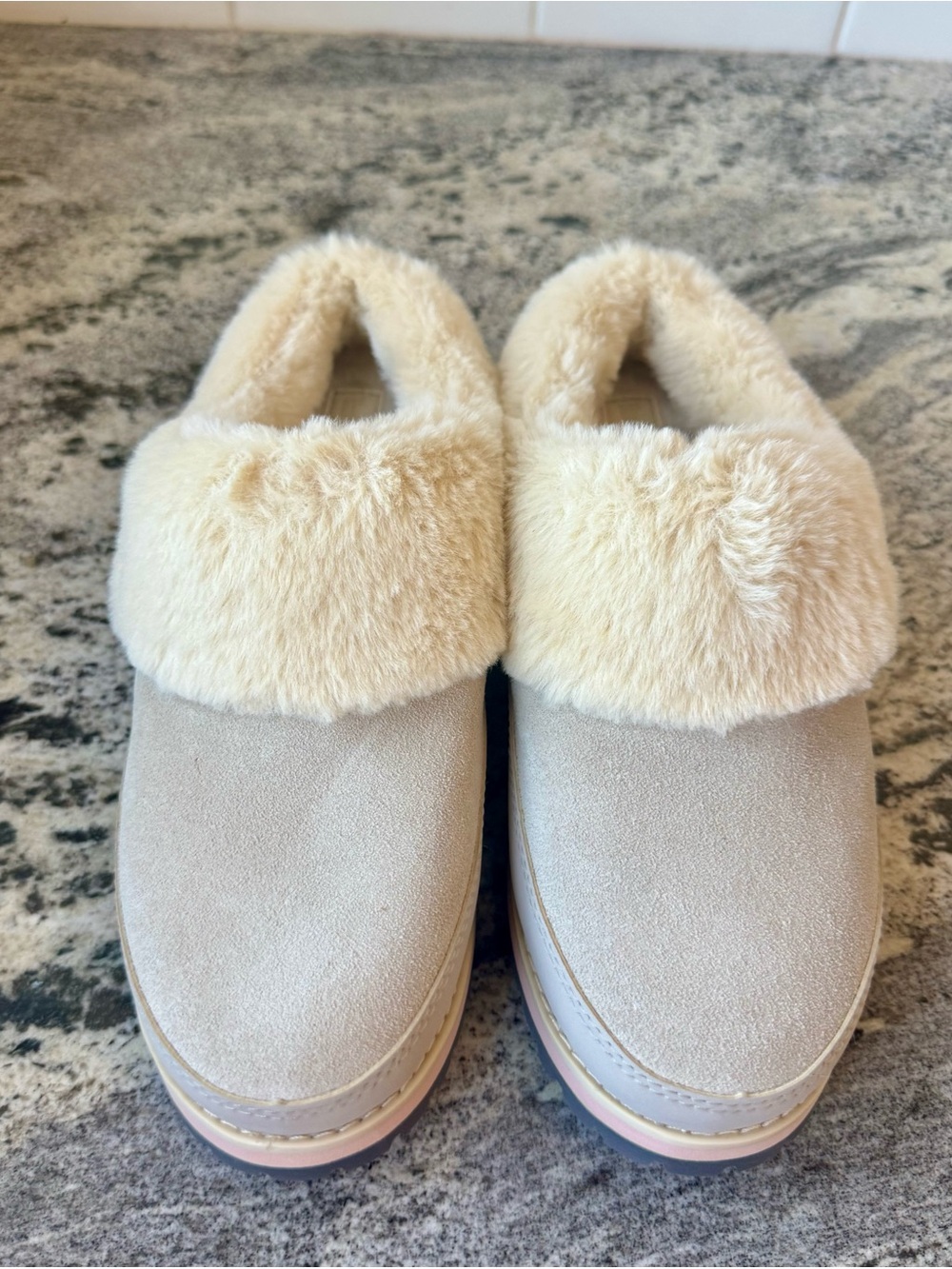 Timberland Women’s Joslin Suede Fur Slip-On Slipper. Size 6.5. Like New.
